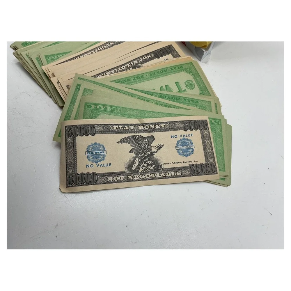 Vintage Whitman Two Million Bucks Play Money Set 256 Bills Cloth Bag 4407 USA